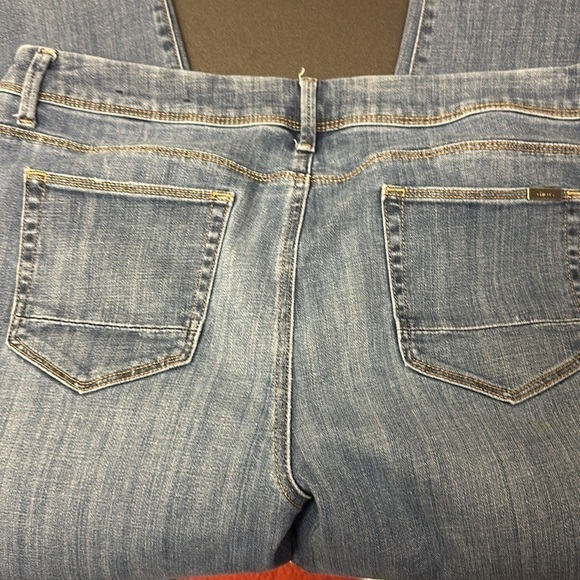 Chico's Denim - 476.  Chicos so slimming  girlfriend cropped light blue jeans Chicos size 2